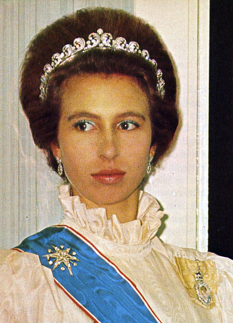 queen elizabeth wedding tiara. queen elizabeth wedding tiara. An 18th birthday gift to Queen; An 18th birthday gift to Queen. marksman. Mar 31, 04:37 PM